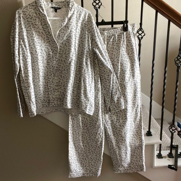 Banana Republic Sz L cursive “Hello” in various languages PJ Set - Picture 1 of 15